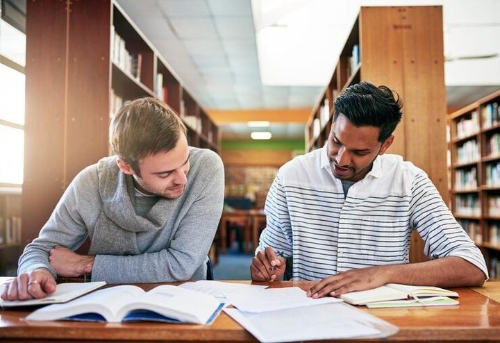 Scholarship Research Guide: Finding Scholarships, Comparing Requirements and Preparing Applications