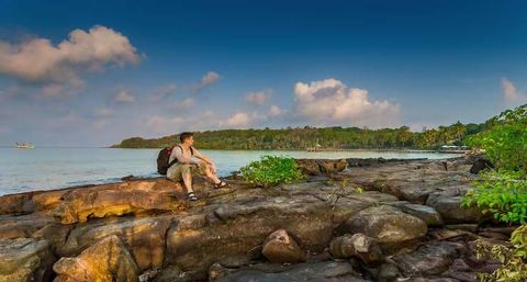 Online Travel Platform Details: Search Options, Booking Functions, Destinations and Travel Resources